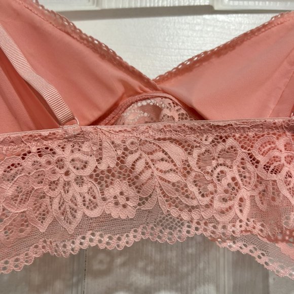 Adrienne Vittadini Sexy Pink Lace Bra Size - Large NWOT - Picture 3 of 8
